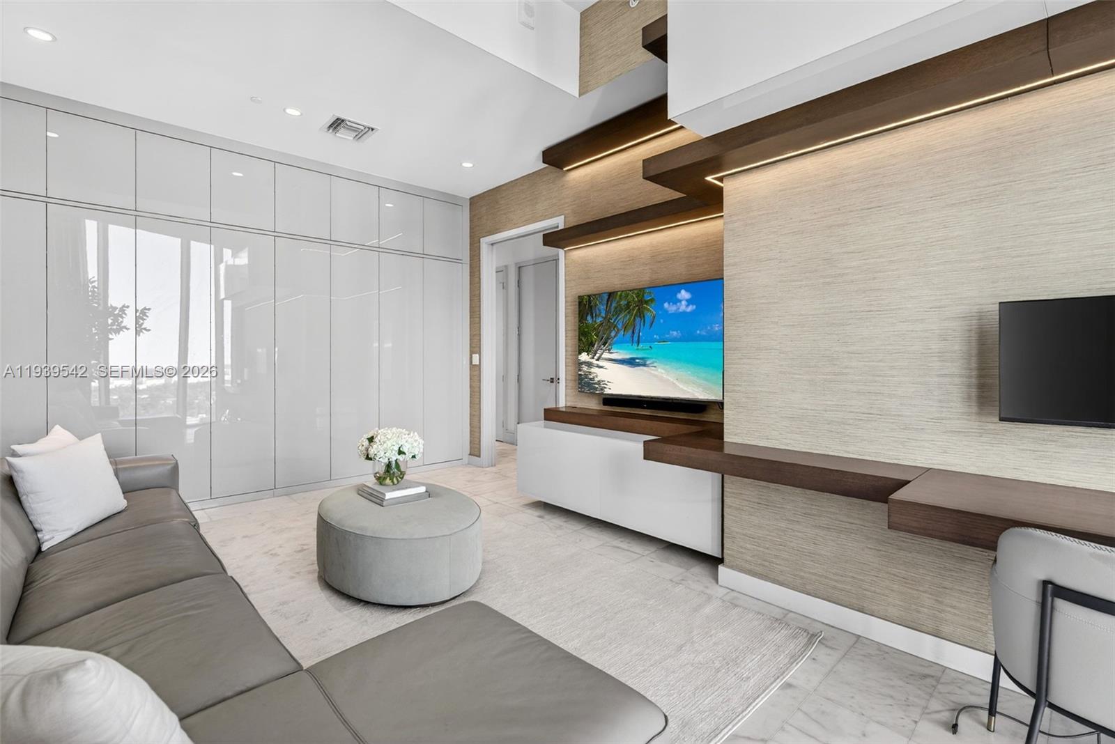 2821 S Bayshore Dr #19B Miami, FL 33133