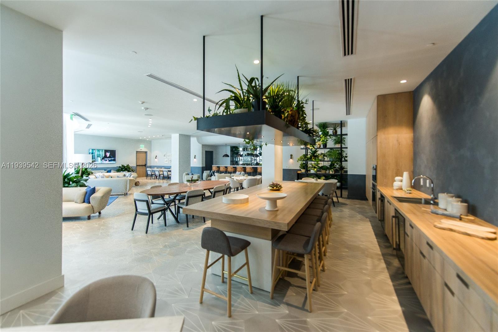 2821 S Bayshore Dr #19B Miami, FL 33133