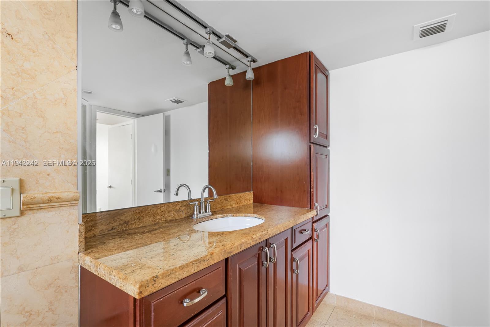 2841 NE 163rd St #1002 North Miami Beach, FL 33160