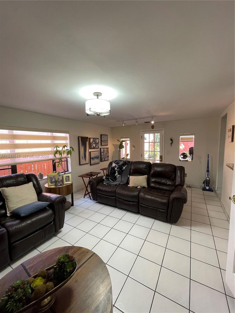 3270 SW 7th St Miami, FL 33135