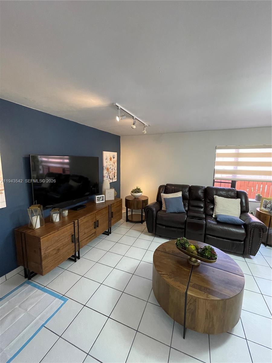 3270 SW 7th St Miami, FL 33135