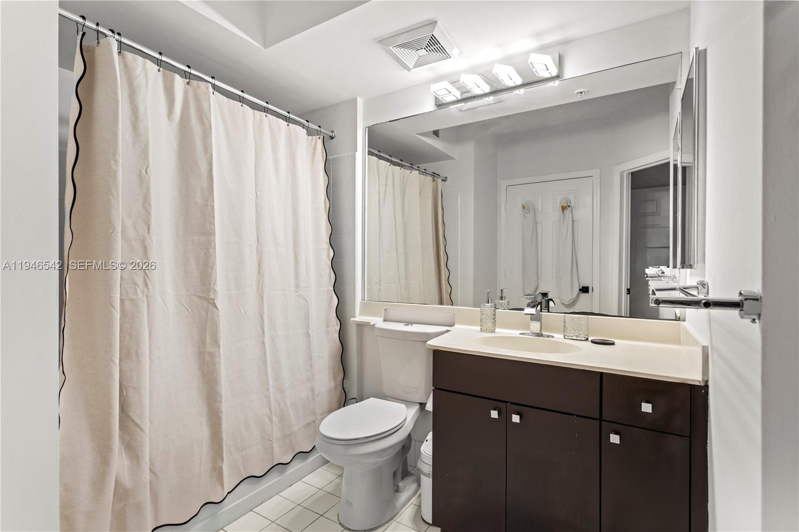 image Porto Bellagio Condo10