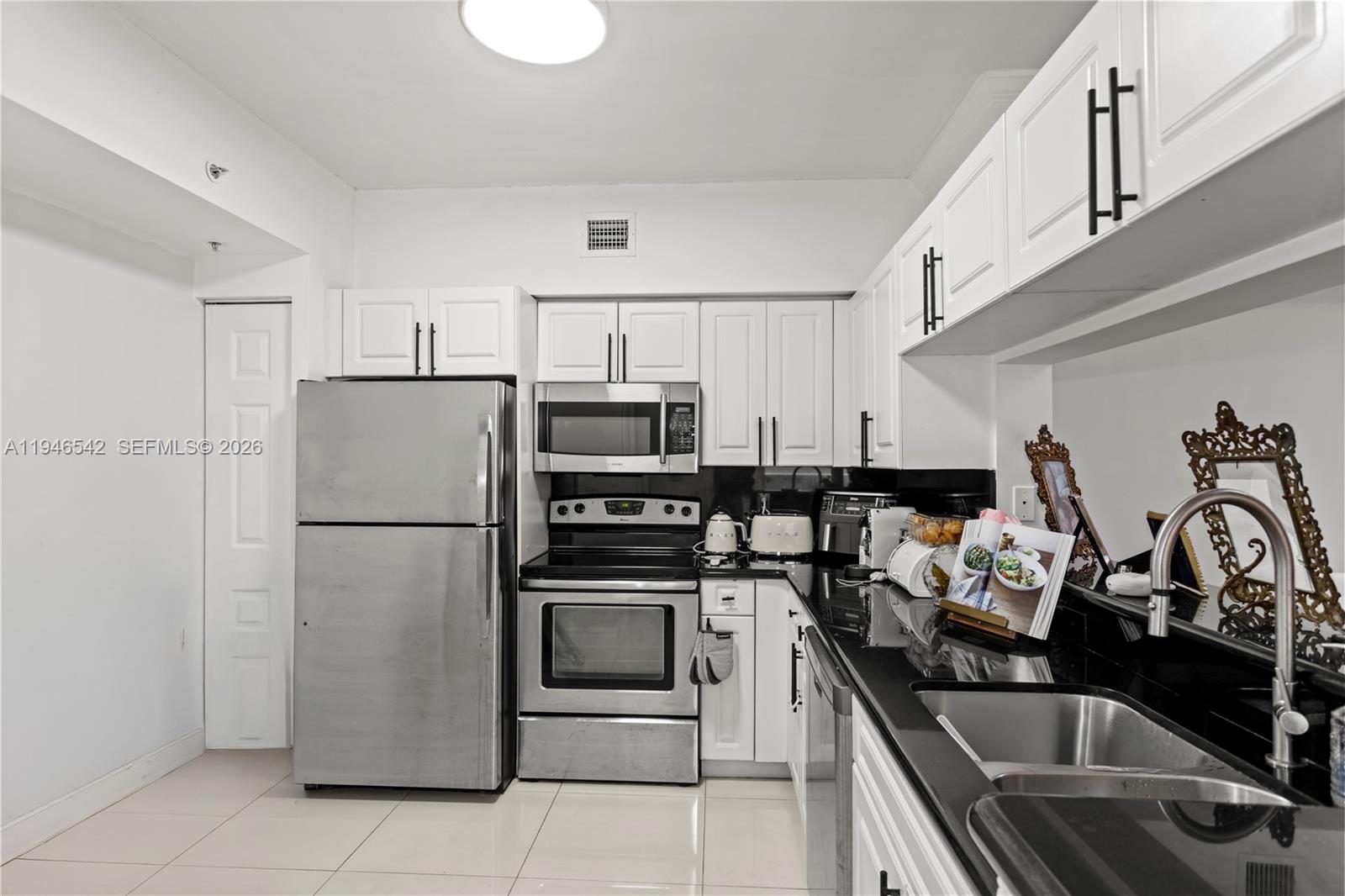 image Porto Bellagio Condo4