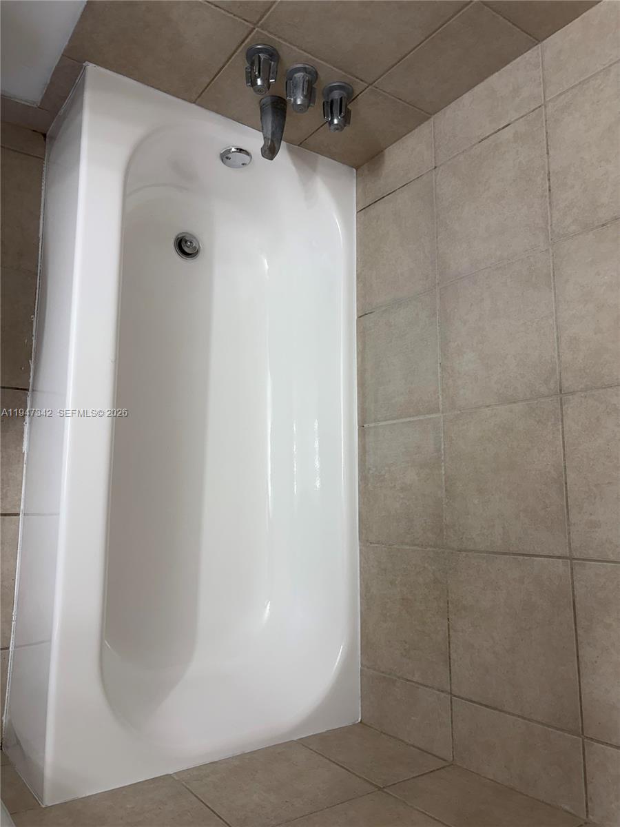 1801 S Treasure Dr #511 North Bay Village, FL 33141