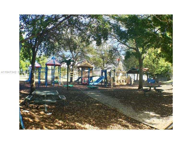 1801 S Treasure Dr #511 North Bay Village, FL 33141