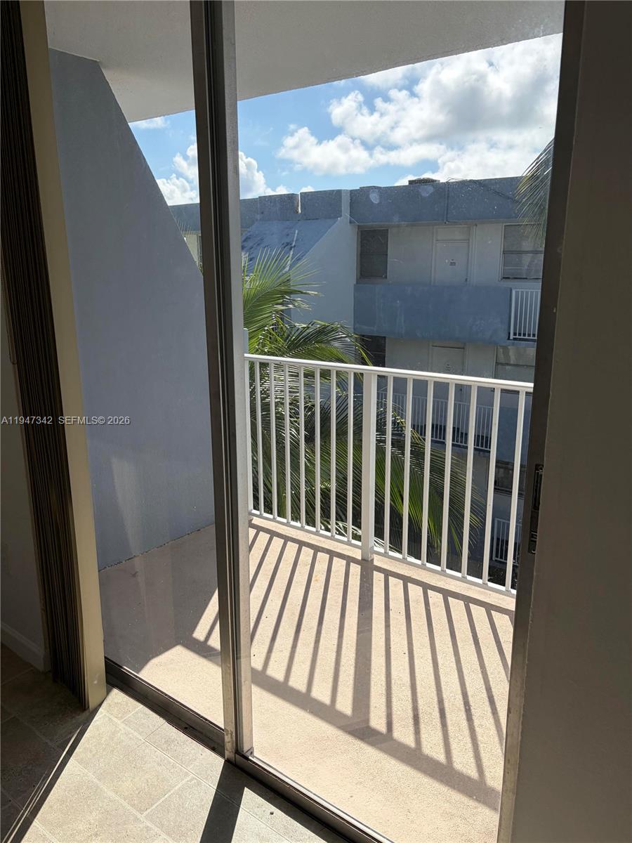 1801 S Treasure Dr #511 North Bay Village, FL 33141