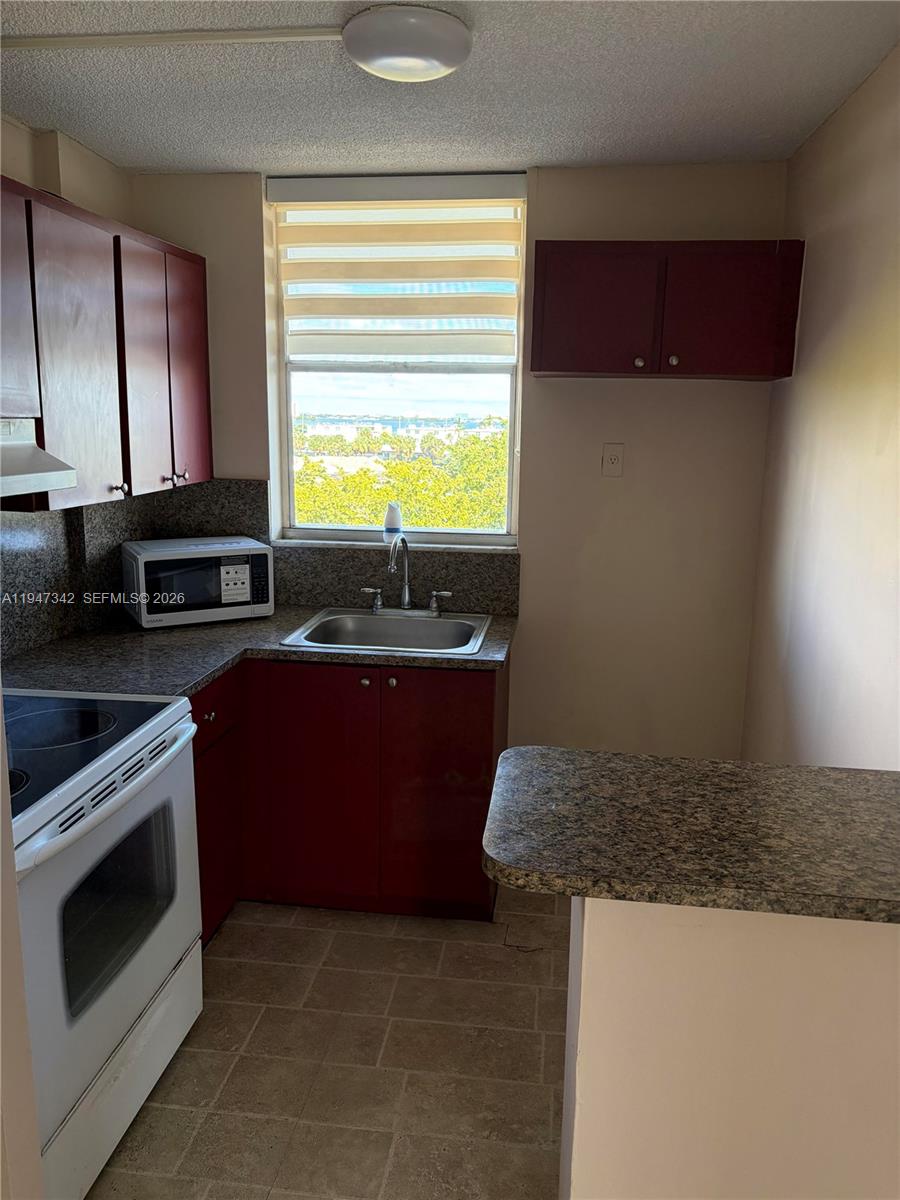 1801 S Treasure Dr #511 North Bay Village, FL 33141