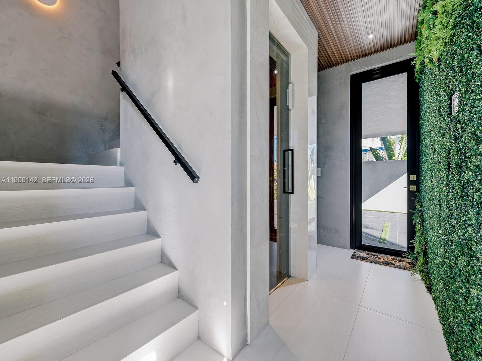 16 S Exuma Rd Key Largo, FL 33037