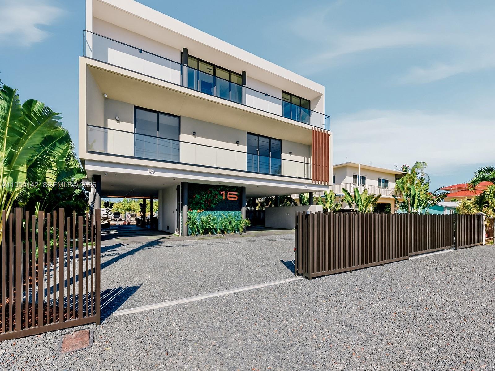 16 S Exuma Rd Key Largo, FL 33037