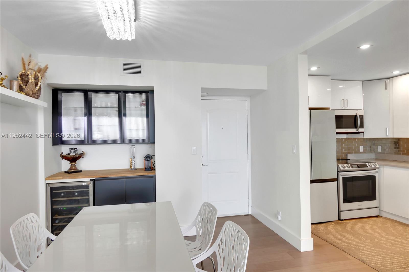 image Arlen House East3