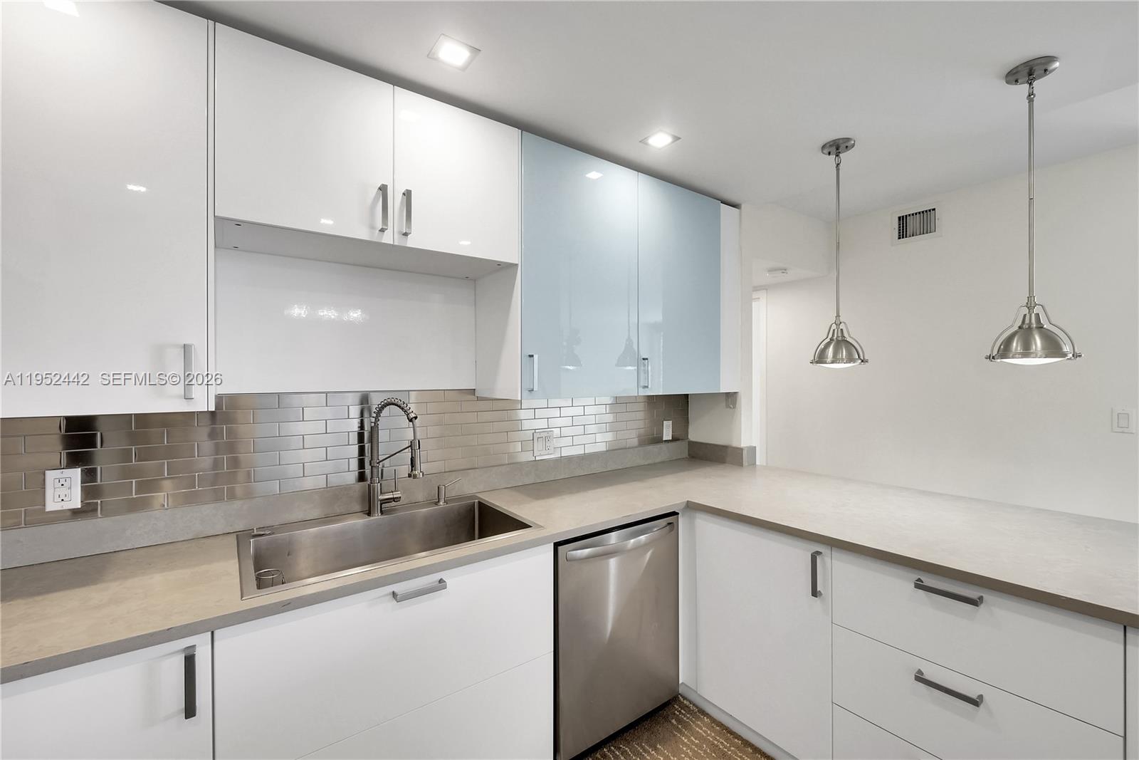 image Arlen House East8