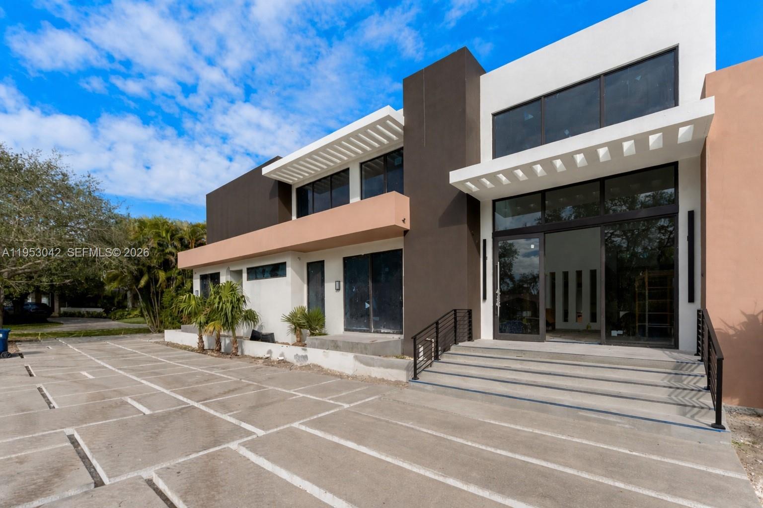 5825 SW 111th Ter Pinecrest, FL 33156