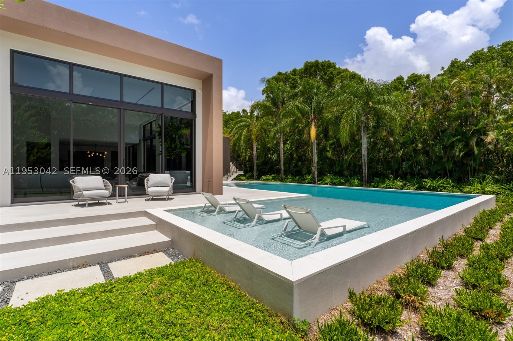 5825 SW 111th Ter Pinecrest, FL 33156