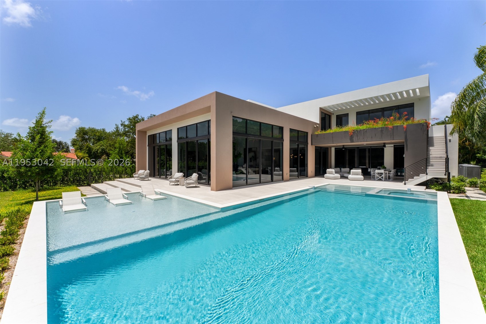 5825 SW 111th Ter Pinecrest, FL 33156