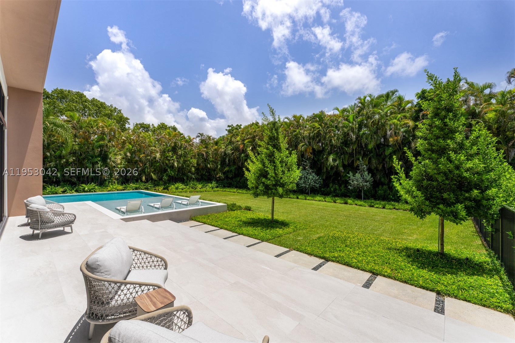 5825 SW 111th Ter Pinecrest, FL 33156