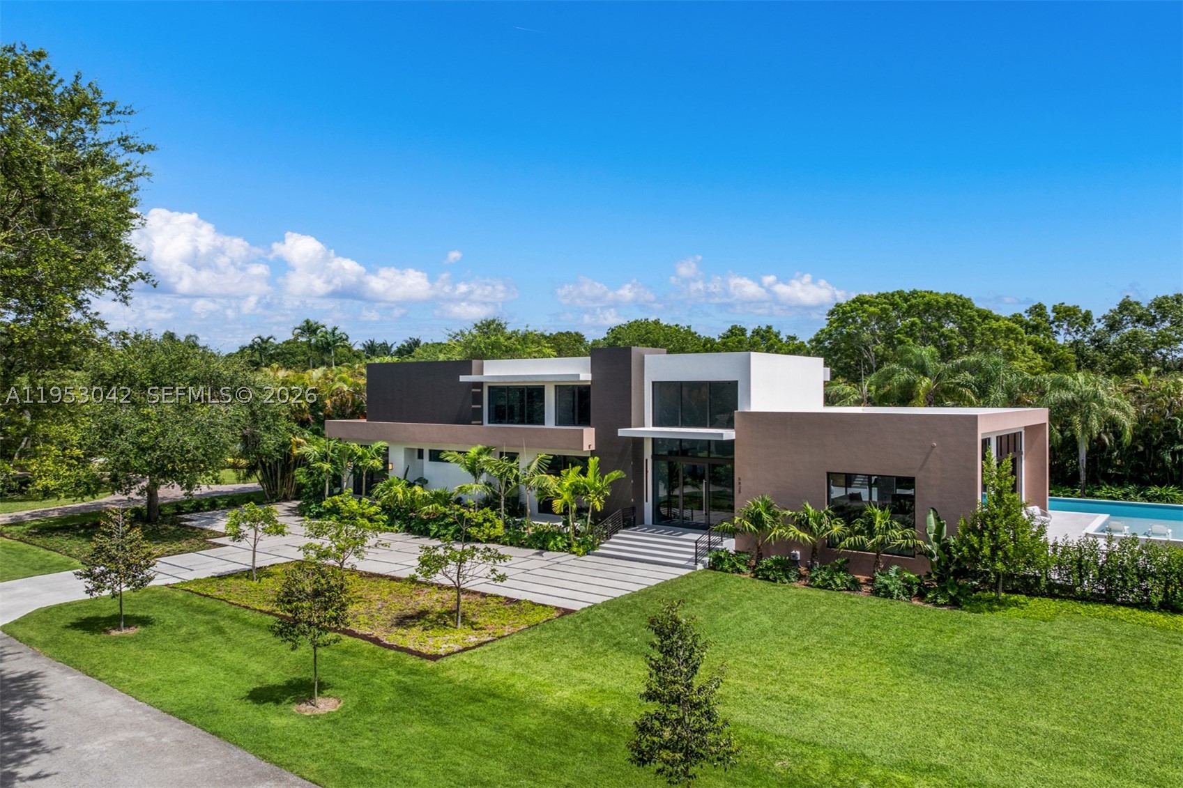 5825 SW 111th Ter Pinecrest, FL 33156