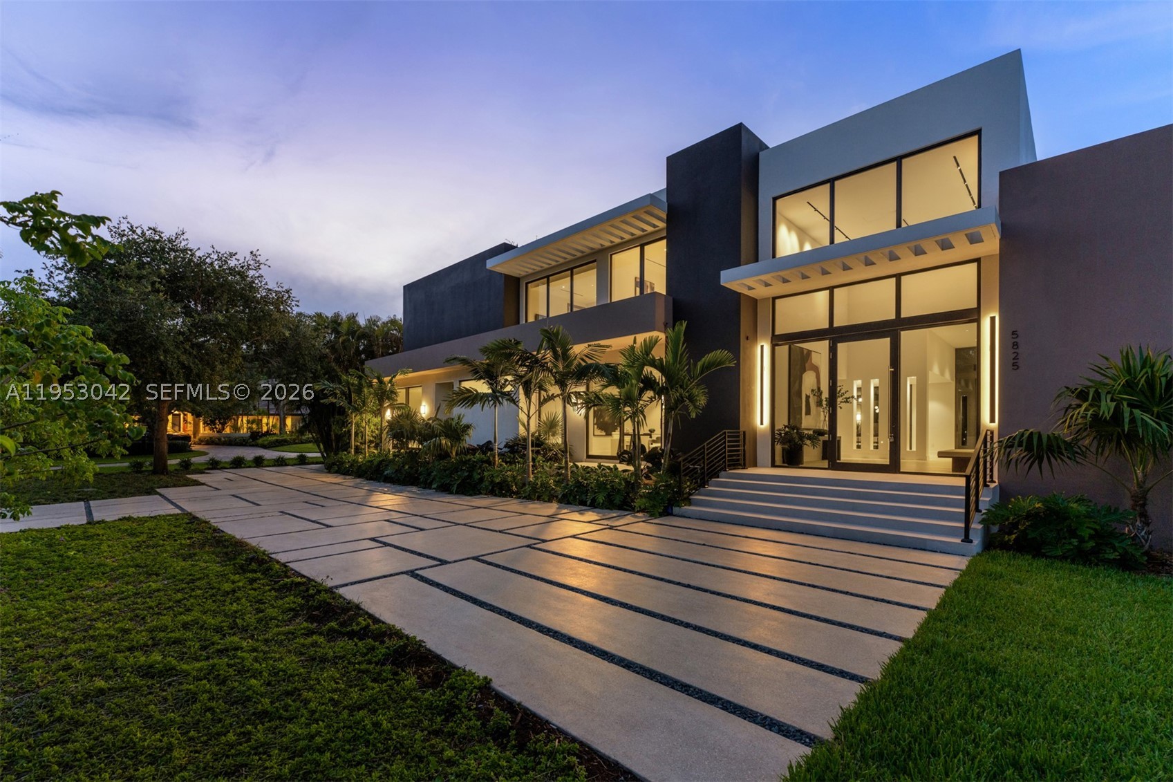 5825 SW 111th Ter Pinecrest, FL 33156