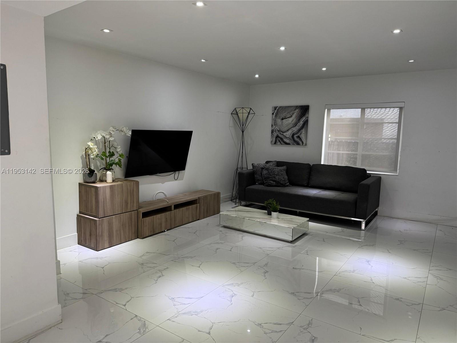 1614 Jefferson Ave #7