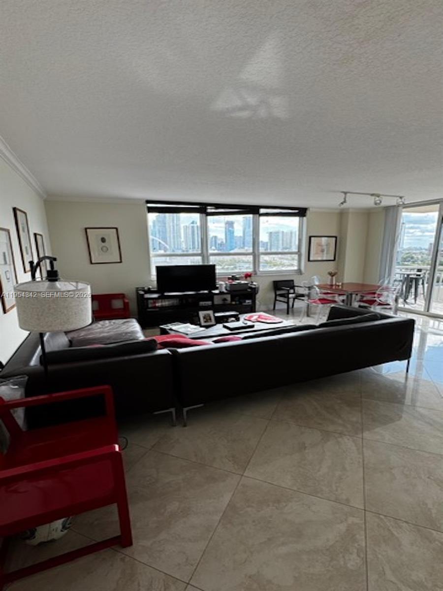 2000 N Bayshore Dr #1402