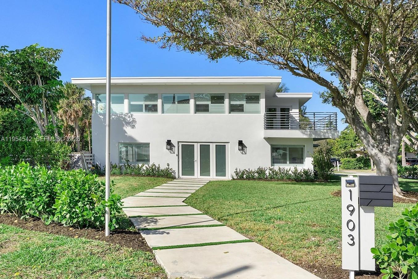 1903 Bay Dr Pompano Beach, FL 33062