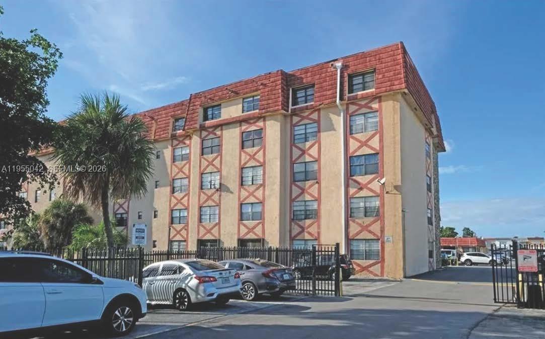 1325 W 68th St #113 Hialeah, FL 33014