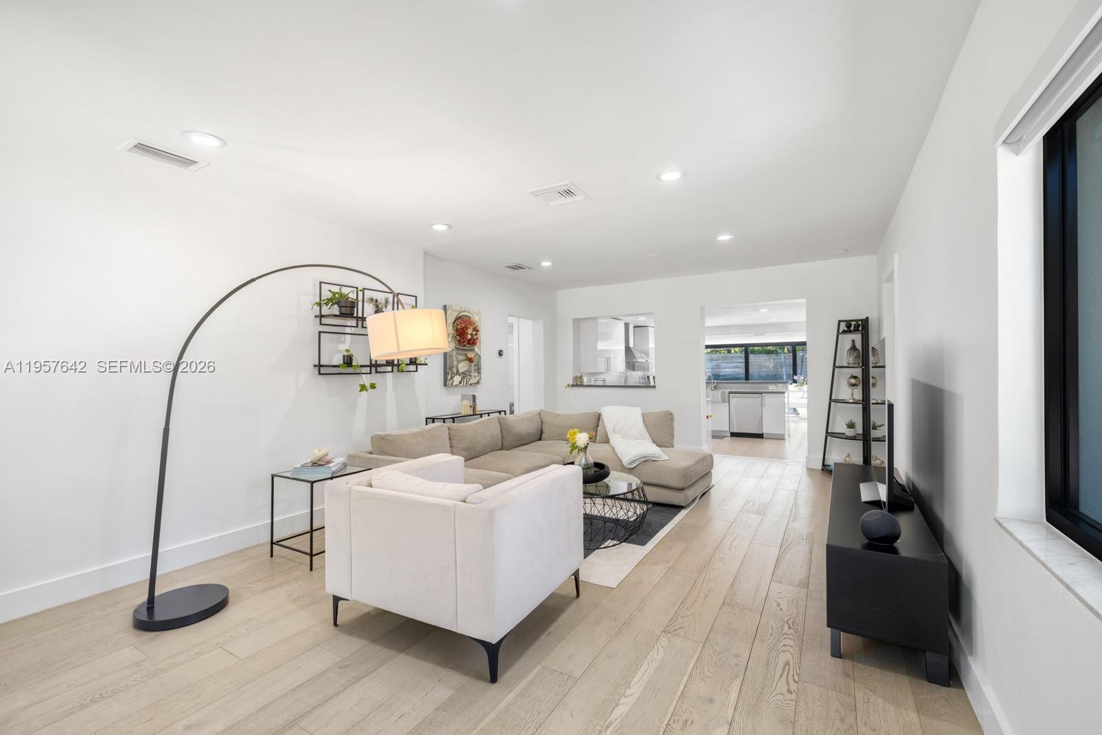 2240 Tequesta Ln Miami, FL 33133