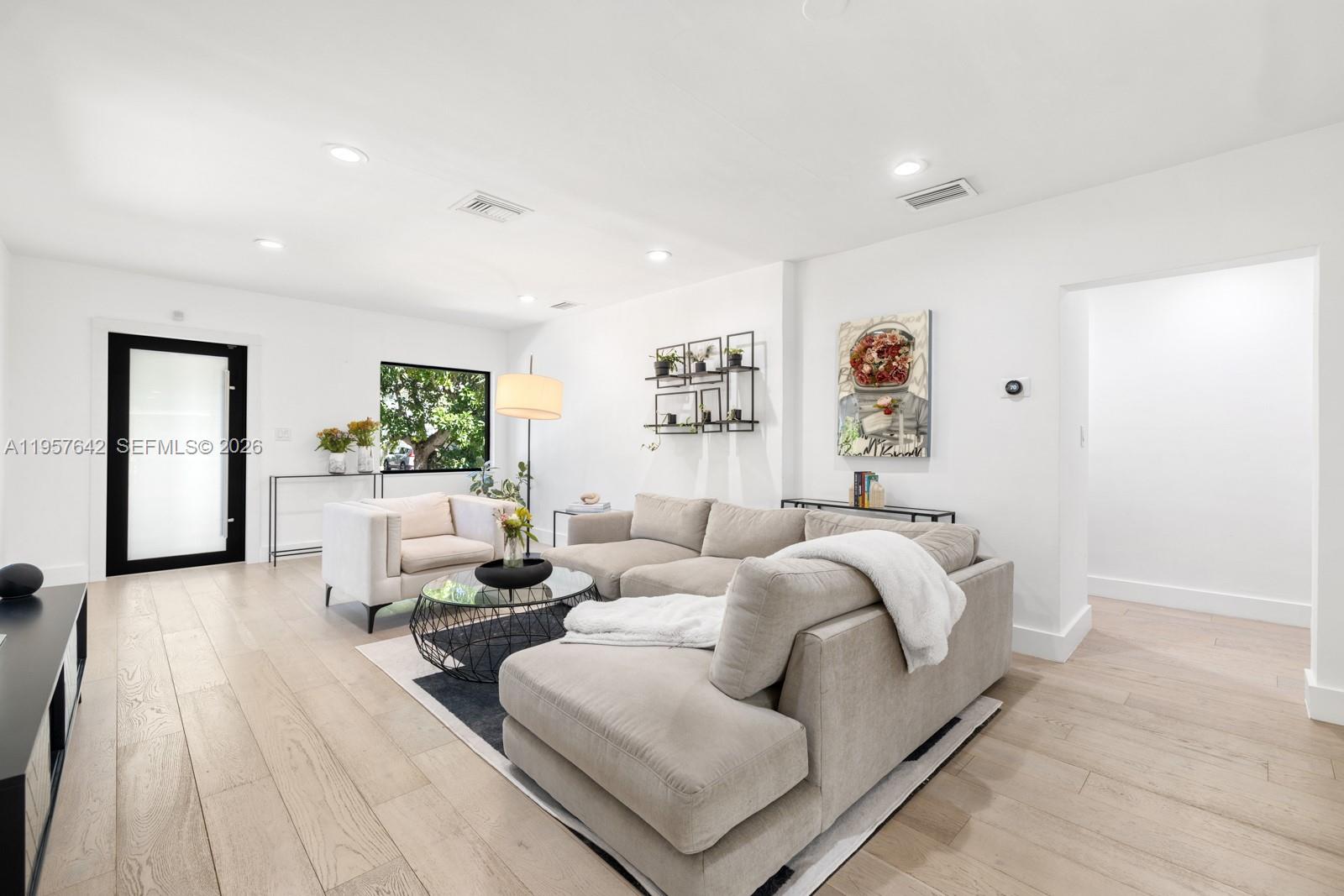 2240 Tequesta Ln Miami, FL 33133