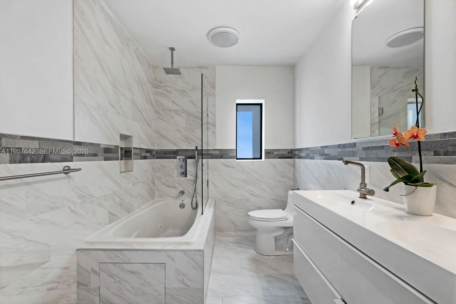 2240 Tequesta Ln Miami, FL 33133