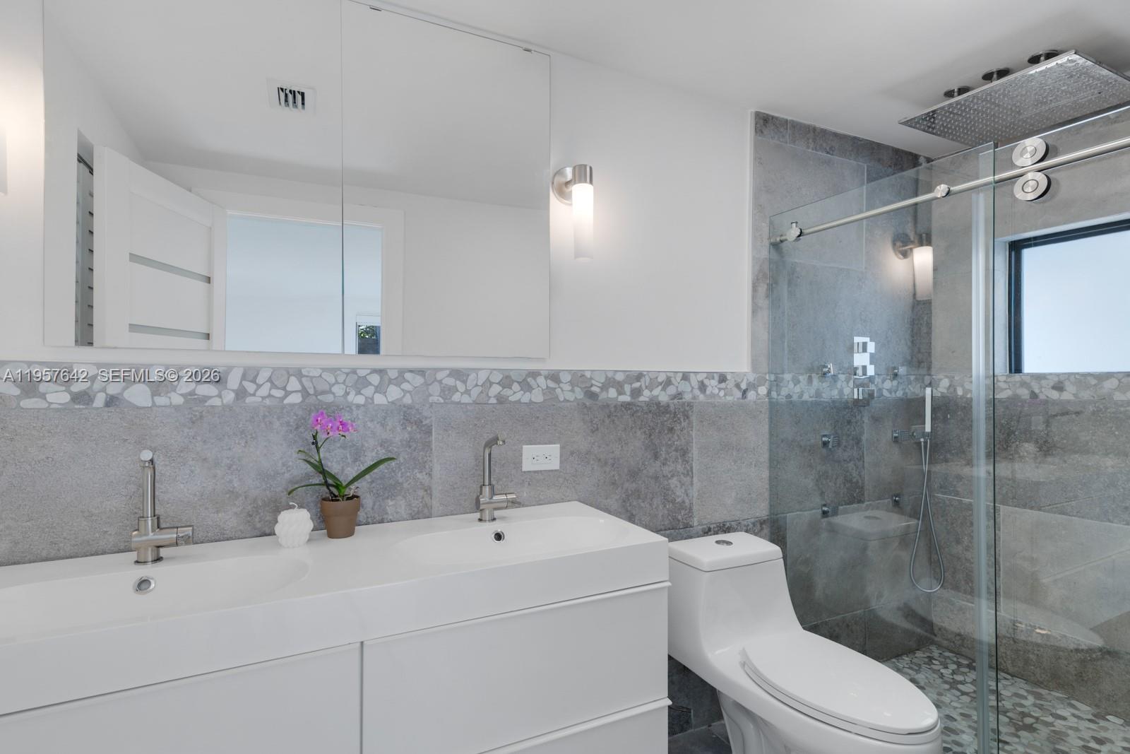 2240 Tequesta Ln Miami, FL 33133