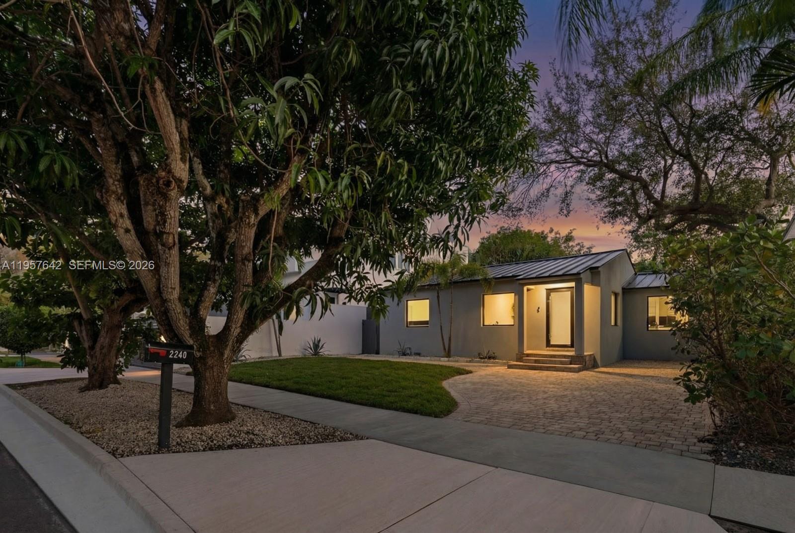 2240 Tequesta Ln Miami, FL 33133