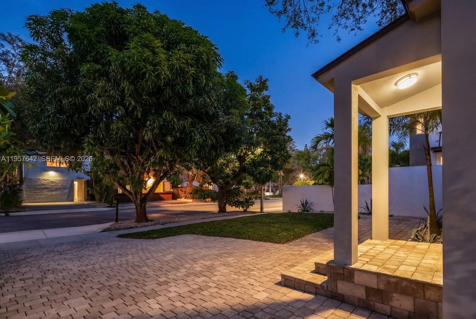 2240 Tequesta Ln Miami, FL 33133