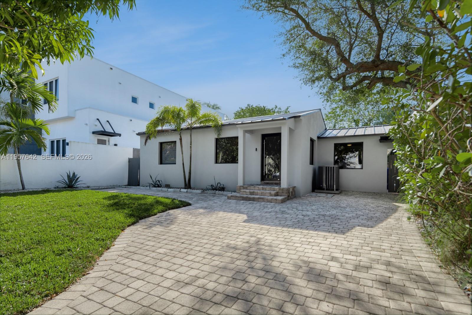 2240 Tequesta Ln Miami, FL 33133