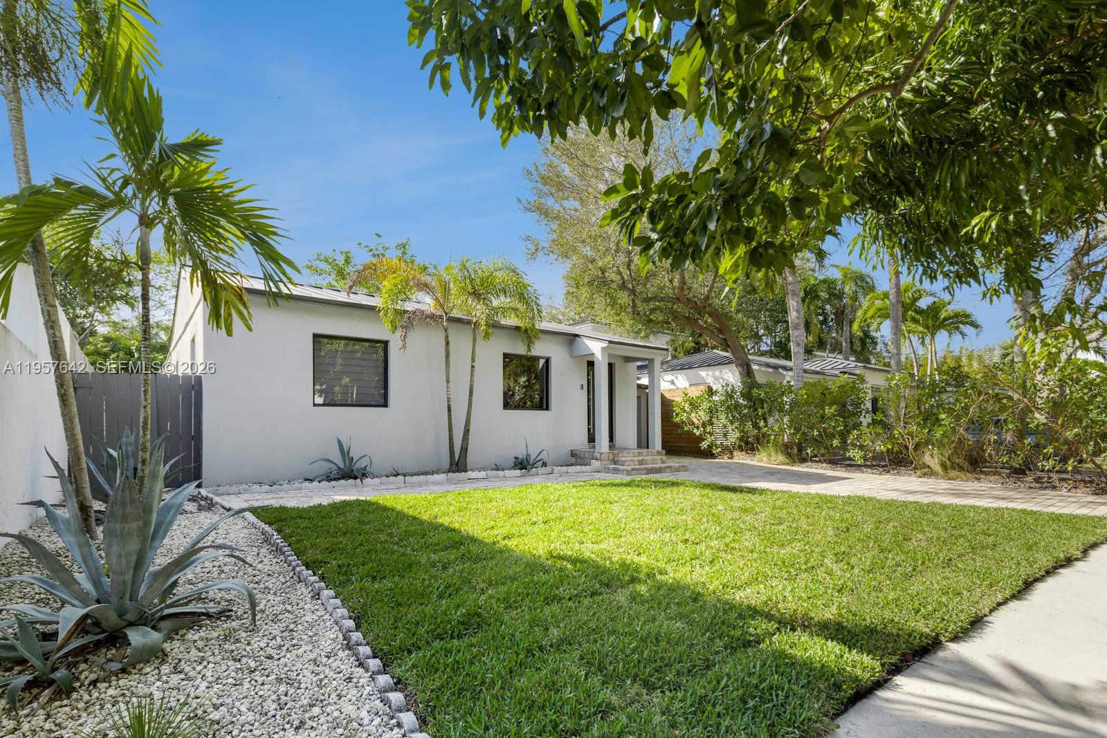 2240 Tequesta Ln Miami, FL 33133