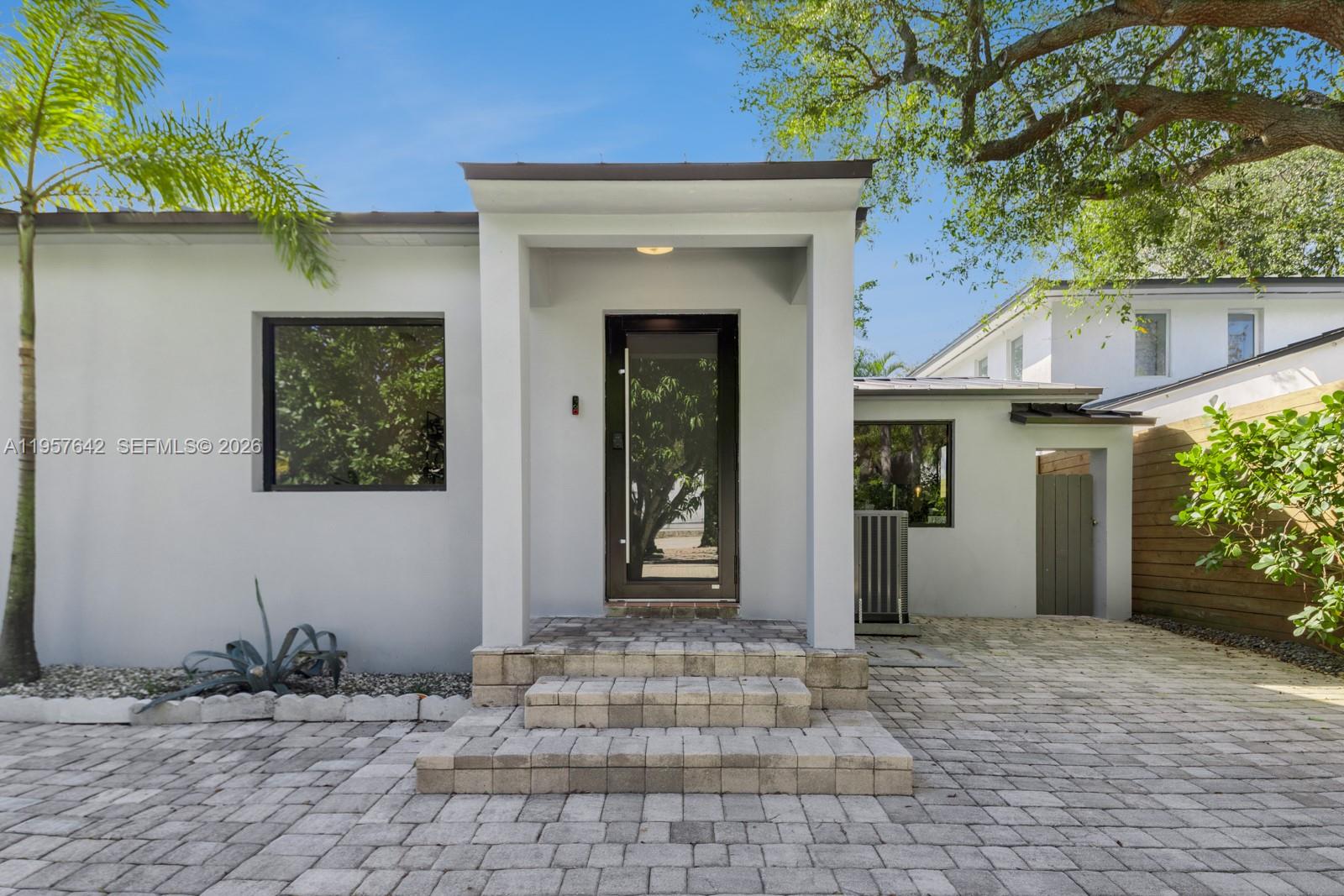 2240 Tequesta Ln Miami, FL 33133