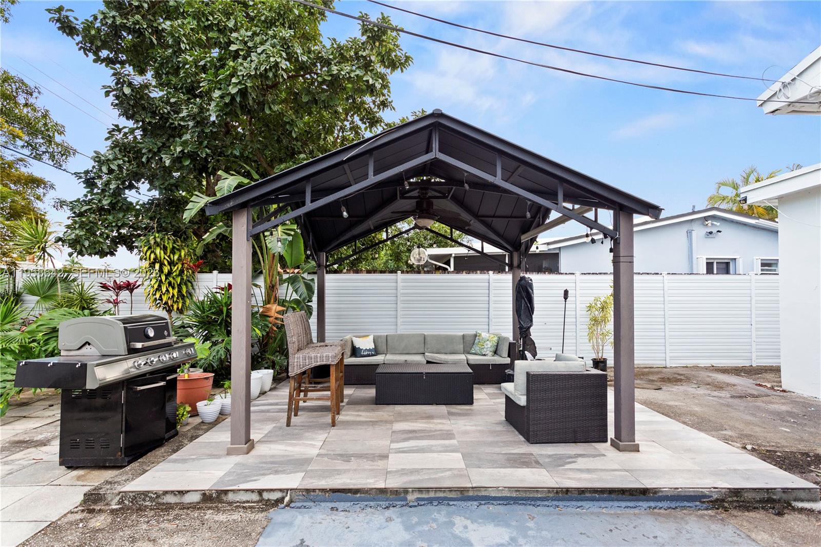 821 N 73rd Ter Hollywood, FL 33024