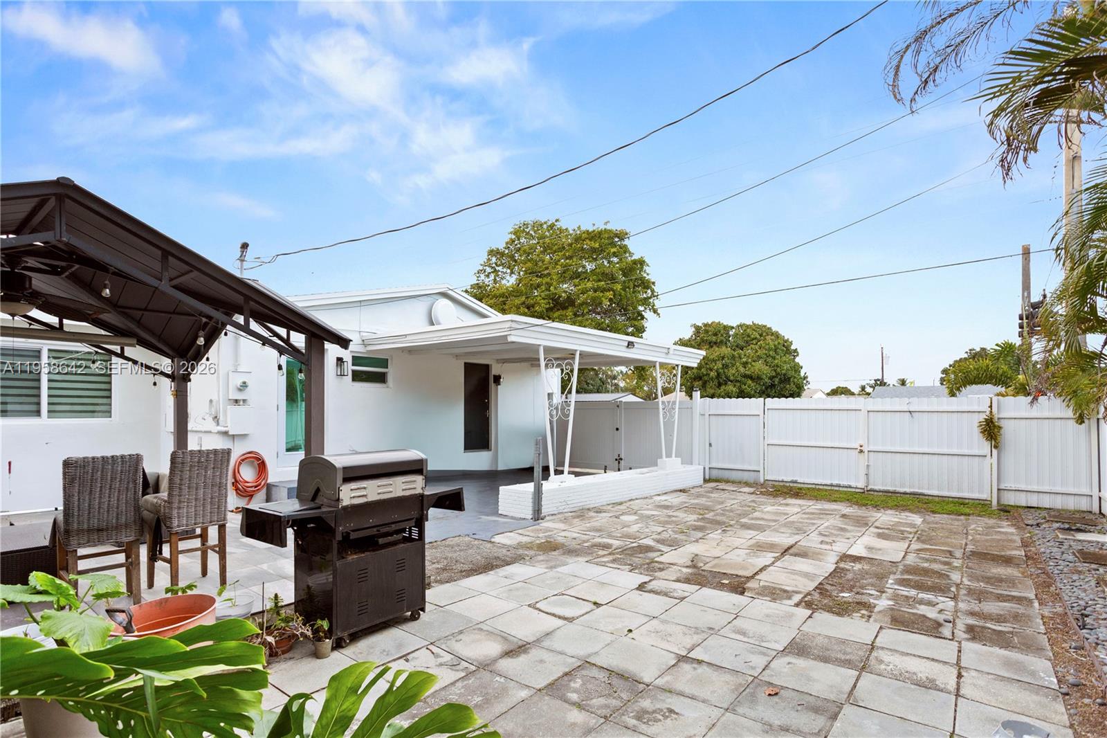 821 N 73rd Ter Hollywood, FL 33024