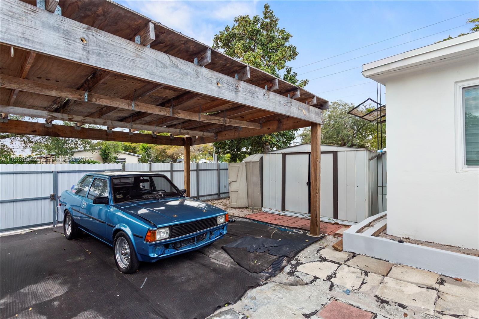 821 N 73rd Ter Hollywood, FL 33024