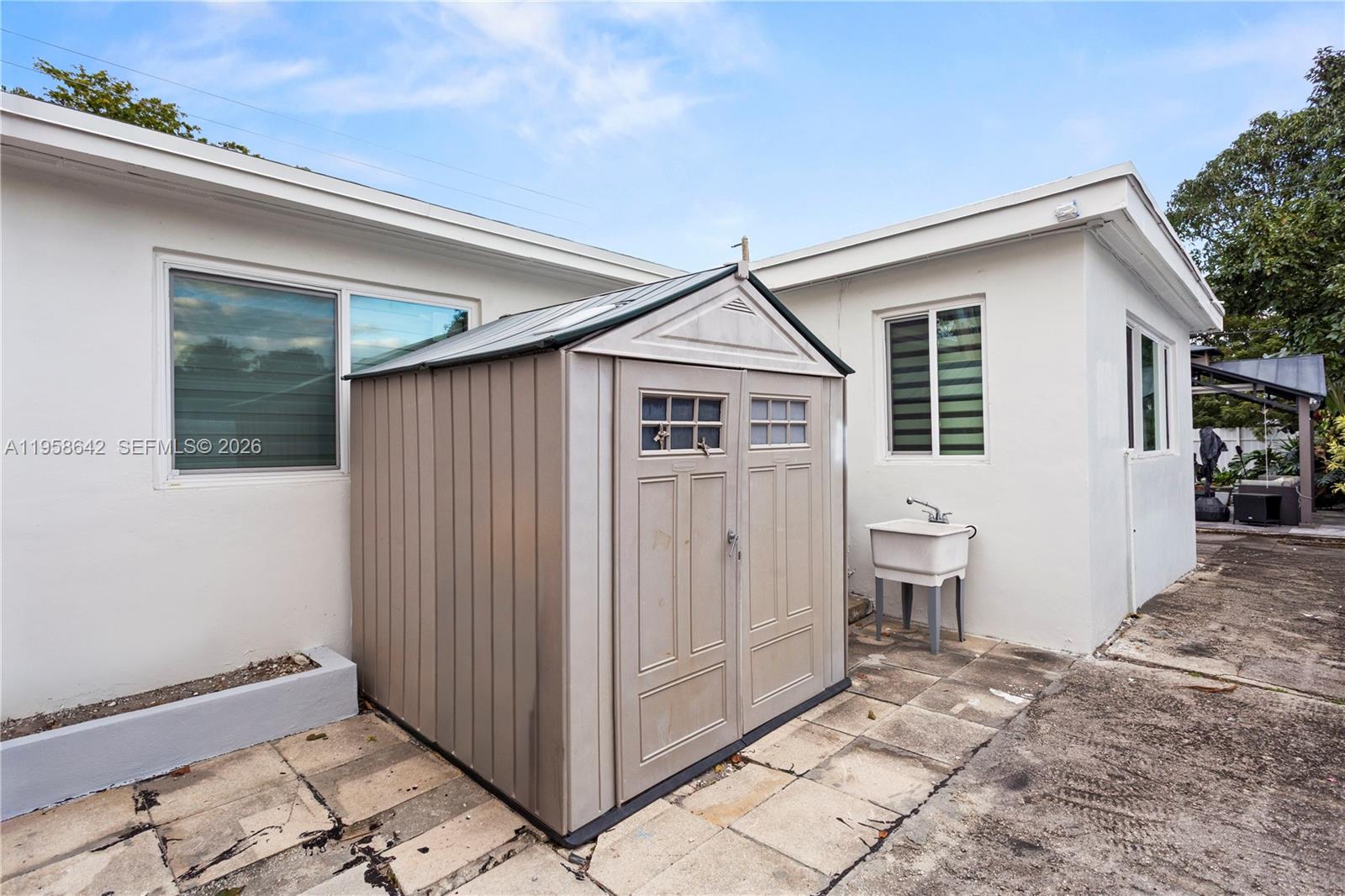 821 N 73rd Ter Hollywood, FL 33024