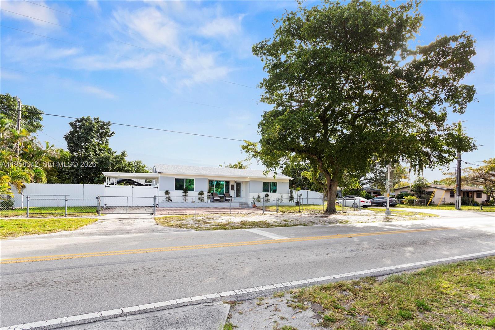 821 N 73rd Ter Hollywood, FL 33024