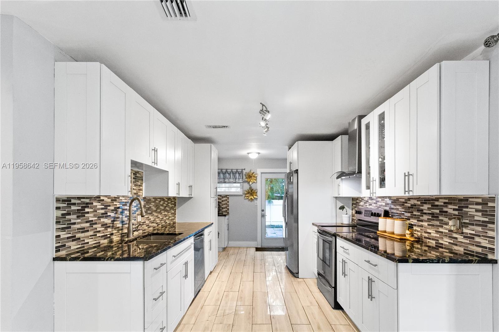 821 N 73rd Ter Hollywood, FL 33024