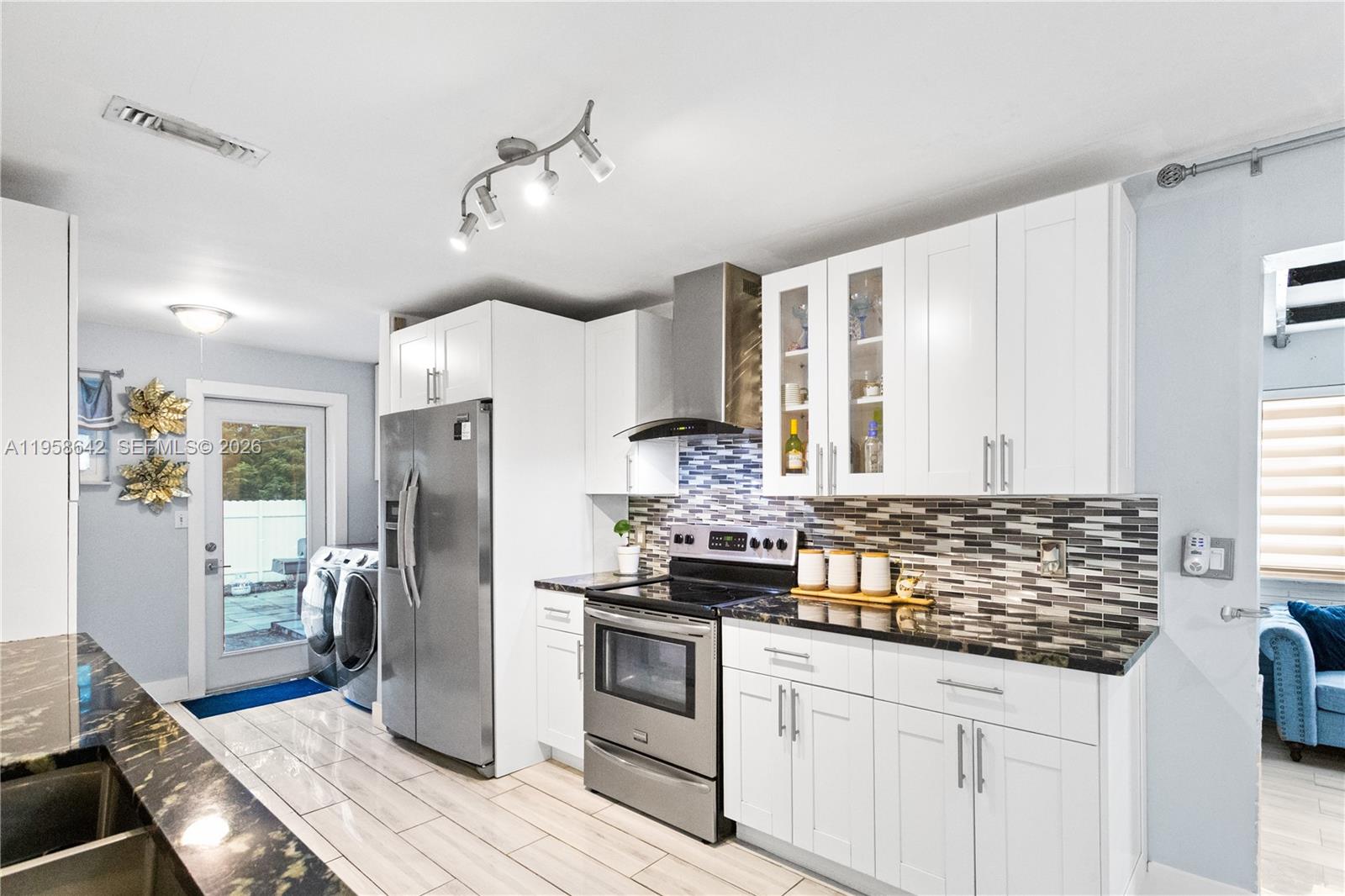 821 N 73rd Ter Hollywood, FL 33024