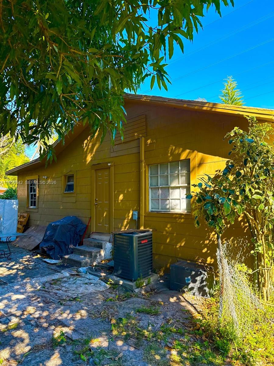 1100 N 24th Ave Hollywood, FL 33020