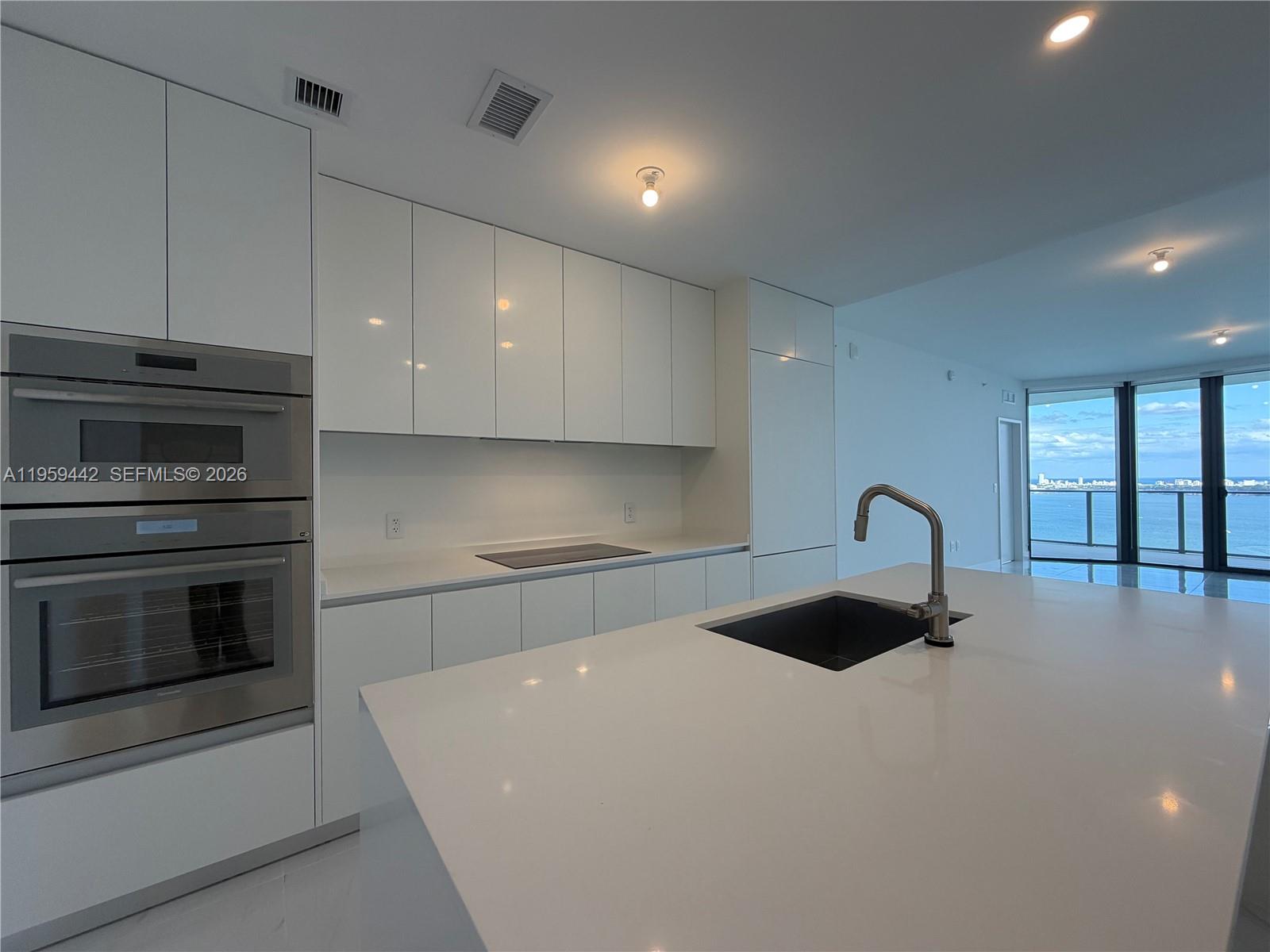 700 ne 24th #3503 Miami, FL 33137