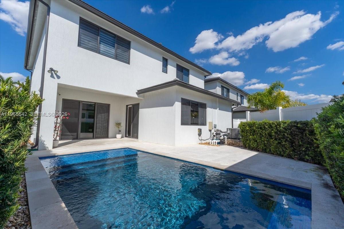 8096 NW 48th Ter Doral, FL 33166