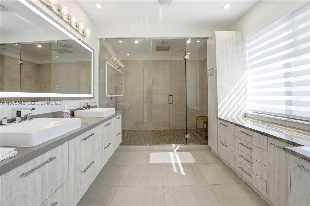 8096 NW 48th Ter Doral, FL 33166