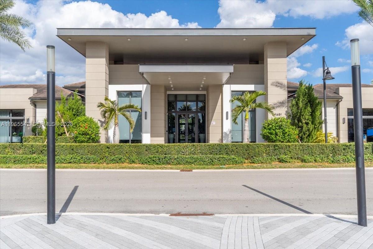 8096 NW 48th Ter Doral, FL 33166