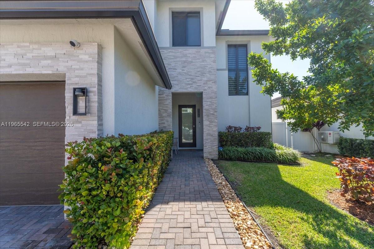 8096 NW 48th Ter Doral, FL 33166