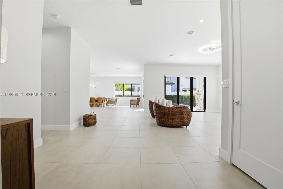 8096 NW 48th Ter Doral, FL 33166