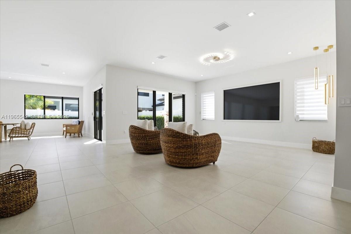 8096 NW 48th Ter Doral, FL 33166