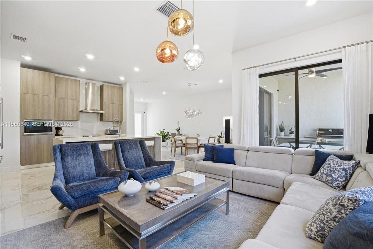 12060 SW 82nd Pl Miami, FL 33156